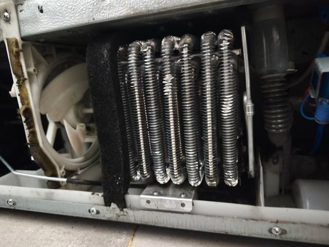 Condensador limpio después del mantenimiento