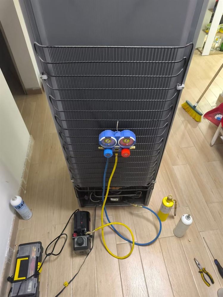 Recarga de refrigerante en nevera a domicilio
